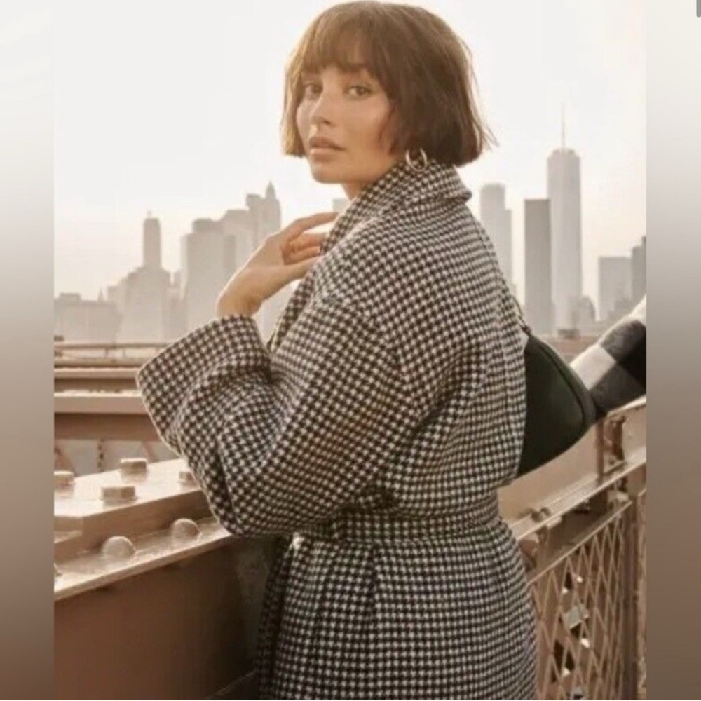 Abercrombie & Fitch White and Brown Trench Coat Timeless Design